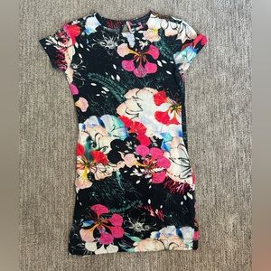 French Connection fitted floral mini dress. Size 2.